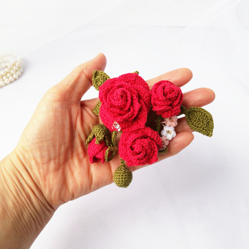 スワロフスキー　薔薇　ブローチ　レッド　付属品あり　未使用 スワロフスキー 薔薇 ブローチ レッド 付属品あり 未使用