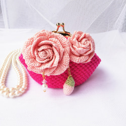 バラのがま口　レース編み　ベビーピンク　エレガント　スワロフスキ‐　バラ好きな方向け　プレゼントに最適　コロンコロン 2枚目の画像
