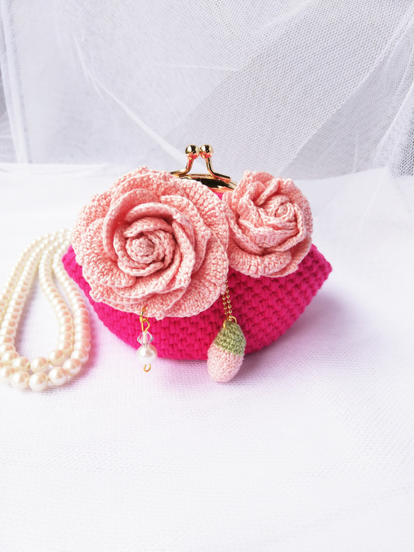 バラのがま口　レース編み　ベビーピンク　エレガント　スワロフスキ‐　バラ好きな方向け　プレゼントに最適　コロンコロン 2枚目の画像