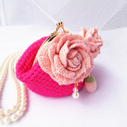 バラのがま口　レース編み　ベビーピンク　エレガント　スワロフスキ‐　バラ好きな方向け　プレゼントに最適　コロンコロン 3枚目の画像