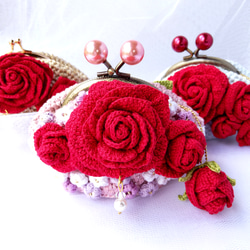 赤いバラ　がま口　ピンクパール玉　スワロフスキー　 エレガント　かわいい　小花 1枚目の画像