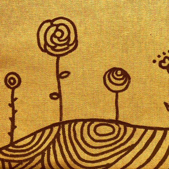 【コットンリネン】オリジナル手描きイラストの文庫サイズブックカバー　丘に咲く野花　マスタード 7枚目の画像