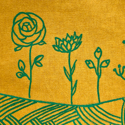 【コットンリネン】オリジナル手描きイラストの文庫サイズブックカバー　丘に咲く野花　マスタードxグリーン 8枚目の画像