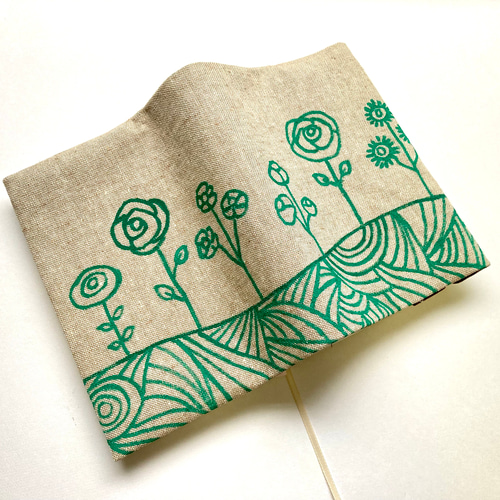 花咲く丘 文庫本サイズ ブックカバー ハンドメイド 花咲く丘 文庫本サイズ ブックカバー ハンドメイド