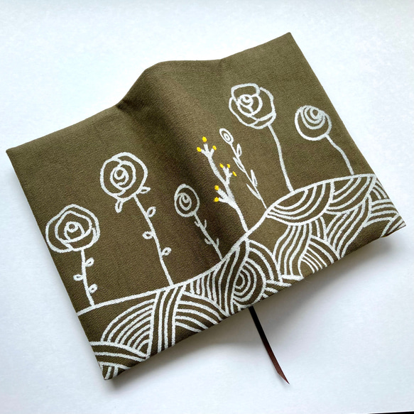 花咲く丘 文庫本サイズ ブックカバー ハンドメイド 【公式通販】