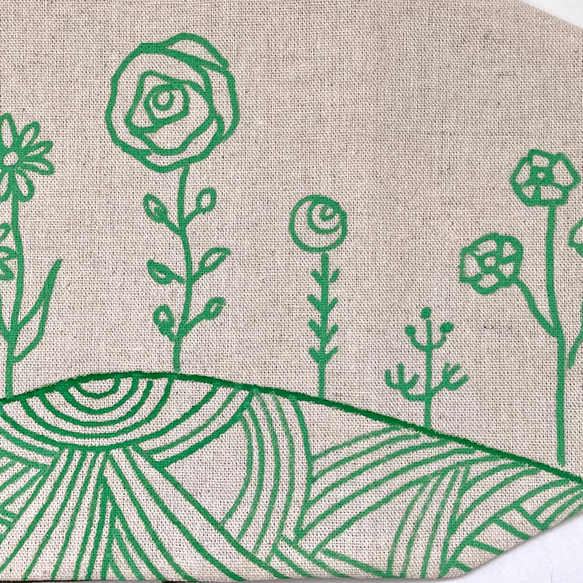 【コットンリネン】オリジナル手描きイラストの文庫サイズブックカバー　丘に咲く野花　生成りxライトグリーン 7枚目の画像