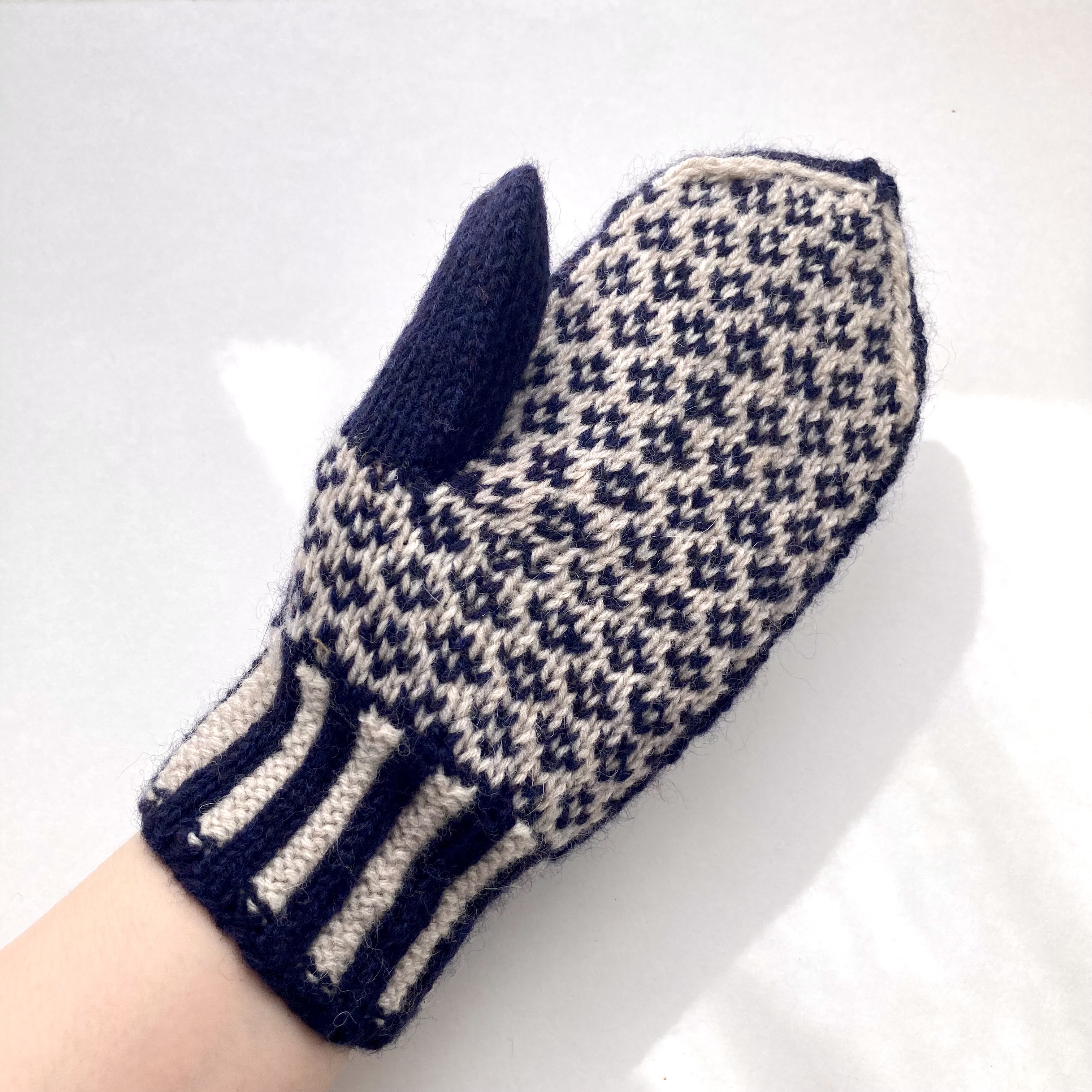 【アルパカ&メリノウール】北欧テイスト　草花模様の手編みミトン　3色展開