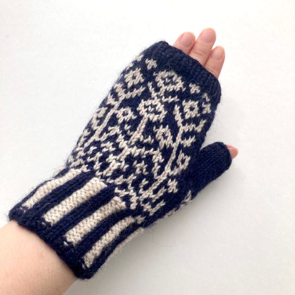 【アルパカ&メリノウール】北欧テイスト　草花模様の指なし手編みミトン　4色展開 3枚目の画像