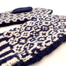 【アルパカ&メリノウール】雪の結晶の手編みミトン　ネイビー 6枚目の画像