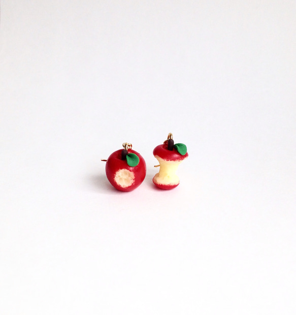 蜜りんごピアス　食べすぎVer.　受注製作 1枚目の画像