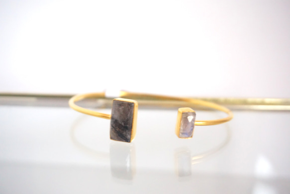 moonstone × BlackRutiru bangle /ムーンストーン ブラックルチルバングル　ブレスレット 2枚目の画像