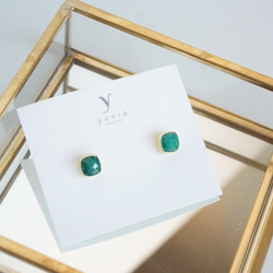 Dyed Emerald Square earrings エメラルドスタッドピアス　エメラルド 3枚目の画像