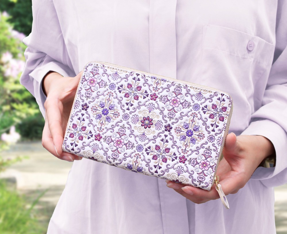 印籠　携帯薬入れ(おそらく紫檀)と　根付け(希少アイボリー)二つ