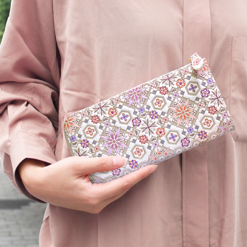 浅草文庫　牛革に友禅染の　Ｌ字ファスナー長財布　見やすく取り出しやすい　総型押し　花菱柄　朱鷺【470303】