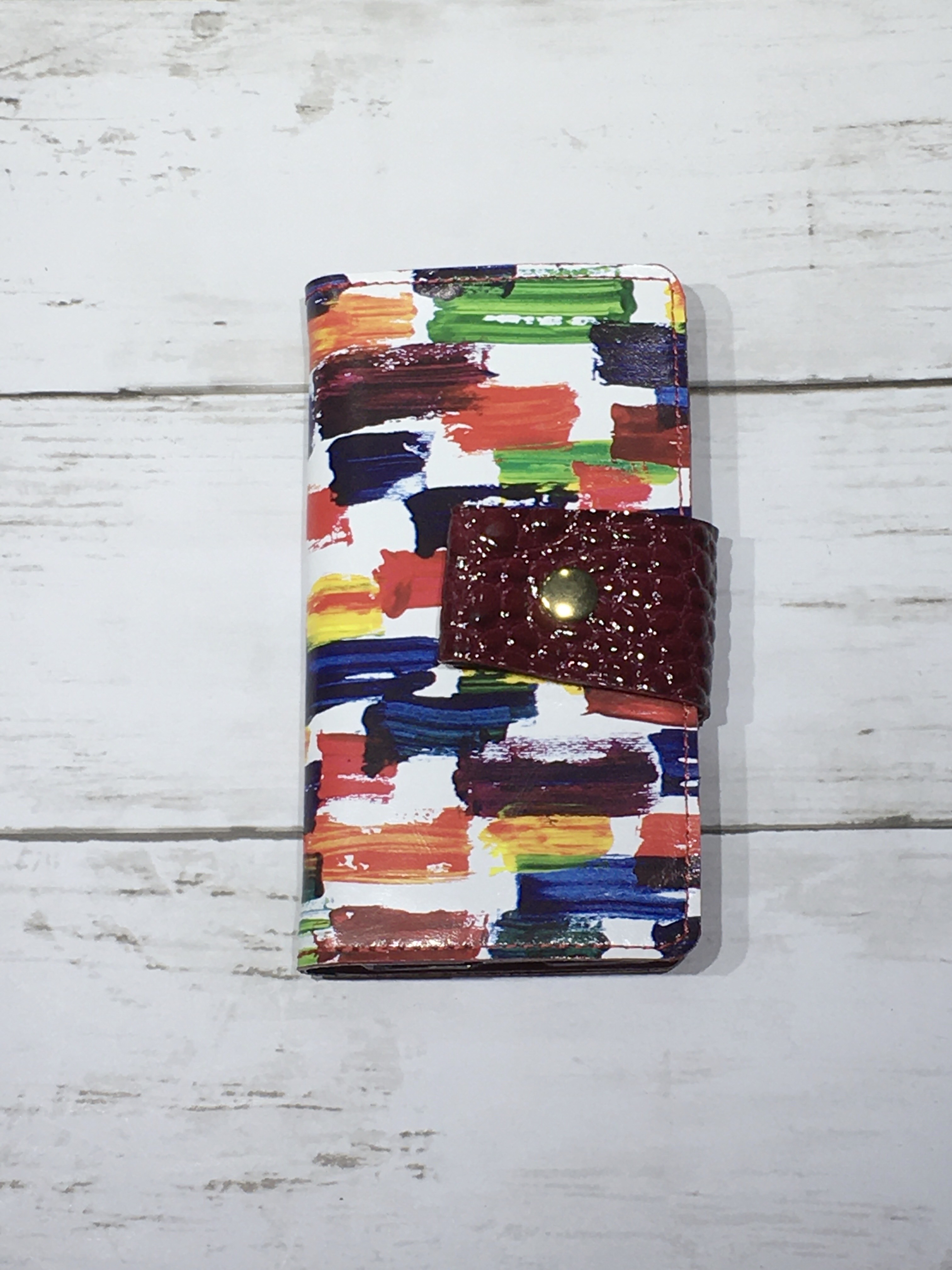 かふっ　iPhone7/8/SE(第2世代)共通スマホケース　【革　皮　レザー　手帳型　ボタン留め　個性　ワニ型押し】