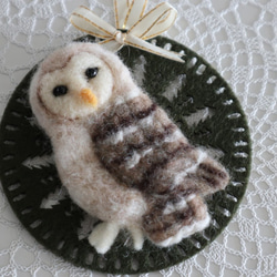 大特価 羊毛フェルト フクロウの壁掛け＆ブローチ 羊毛フェルト Wool 絵画