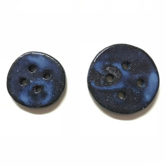 陶器　丸ボタン大小　2個セット　黒土　青い釉薬　 5枚目の画像