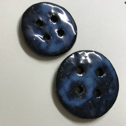 陶器　丸ボタン大小　2個セット　黒土　青い釉薬　 8枚目の画像