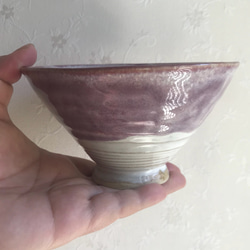 ∪茶碗（小ぶり抹茶茶碗）　紫×石灰白萩釉薬　白土＜手動ろくろ・玉づくり＞ 1枚目の画像
