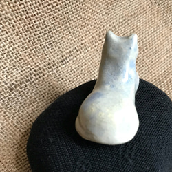◆香箱座り　不明釉薬　薄青猫　箸置◆ 3枚目の画像
