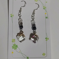 【ハンドメイド】モノクロピアス 1枚目の画像