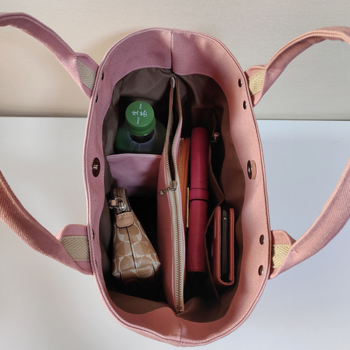 仕切りでスッキリ帆布トートバッグM（くすみピンク） トートバッグ