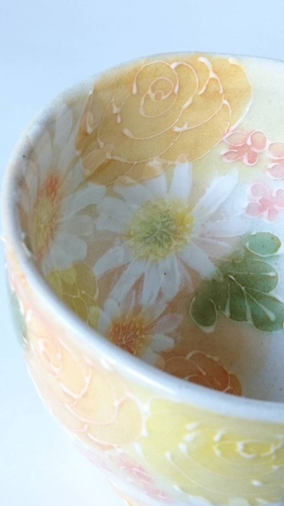 母の日Creema2024陶器市工房ゆずりは　鮮やかな黄色に白い花が映えてとても綺麗です　43996　黄彩色絵花 4枚目の画像
