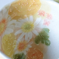 母の日Creema2024陶器市工房ゆずりは　鮮やかな黄色に白い花が映えてとても綺麗です　43996　黄彩色絵花 7枚目の画像