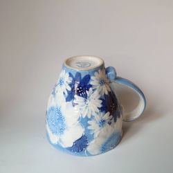 ジューンブランCreema陶器市2024 工房ゆずりはマグカップ鮮やかな青が清涼感と高級感を醸し出す藍彩白絵花44816 7枚目の画像
