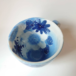ジューンブランCreema陶器市2024 工房ゆずりはマグカップ鮮やかな青が清涼感と高級感を醸し出す藍彩白絵花44816 9枚目の画像