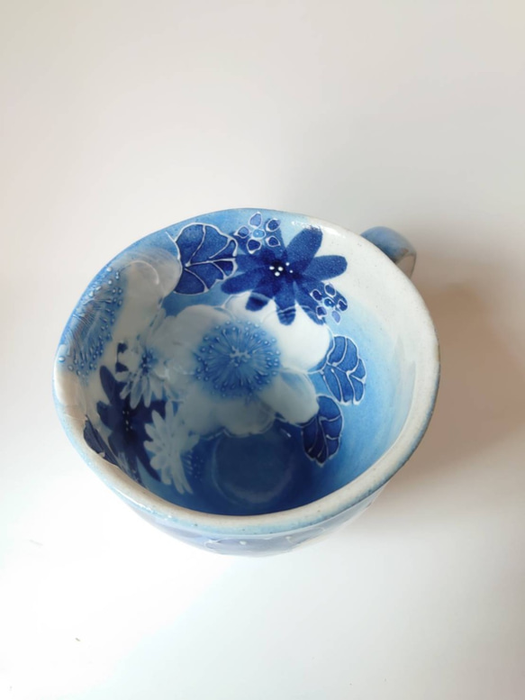 ジューンブランCreema陶器市2024 工房ゆずりはマグカップ鮮やかな青が清涼感と高級感を醸し出す藍彩白絵花44816 9枚目の画像