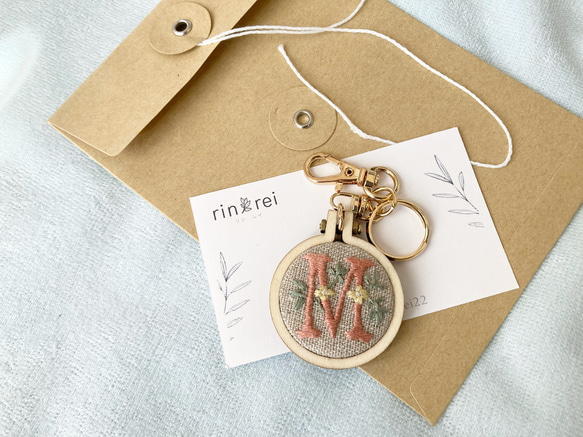 ミニチュア刺繍枠キーホルダー イニシャル その他雑貨 rin rei