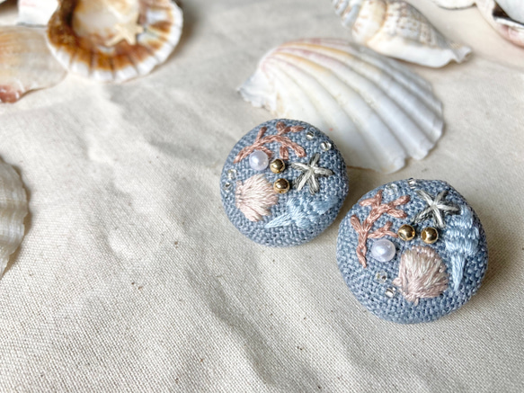 くるみボタンピアス 刺繍＂海＂ ピアス（その他） rin rei 通販