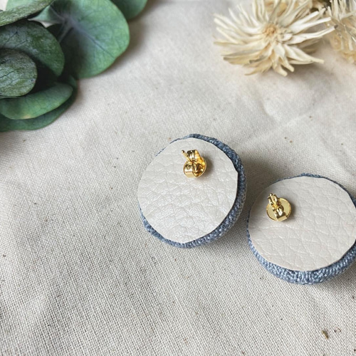 くるみボタンピアス 刺繍＂海＂ ピアス（その他） rin rei 通販
