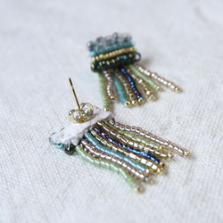 くらげの色あそび。(viridian) 刺繍 ピアス ビーズ刺繍 4枚目の画像