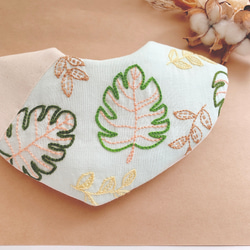 再販②!〖選べる!＆名前入れOK!〗降りそそぐ虹の刺繍スタイ スタイ