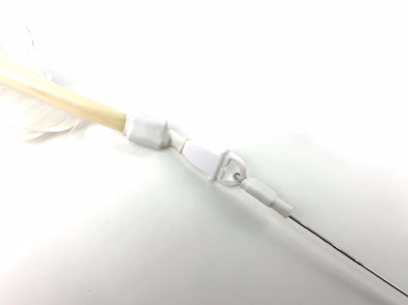 本能をくすぐる猫じゃらし「ばねじゃらし」天然木 マホガニー色　超弾性ワイヤー採用！ 12枚目の画像