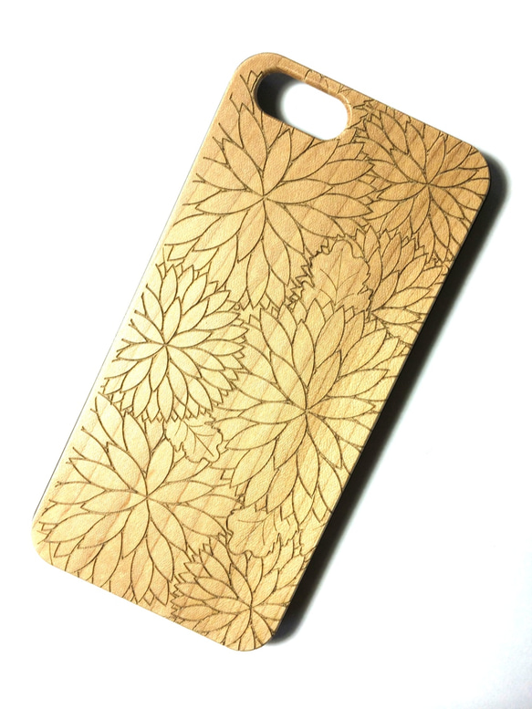 和柄(菊) カエデ木 iPhone6/6S/7 用ケース　real maple wood case 6枚目の画像