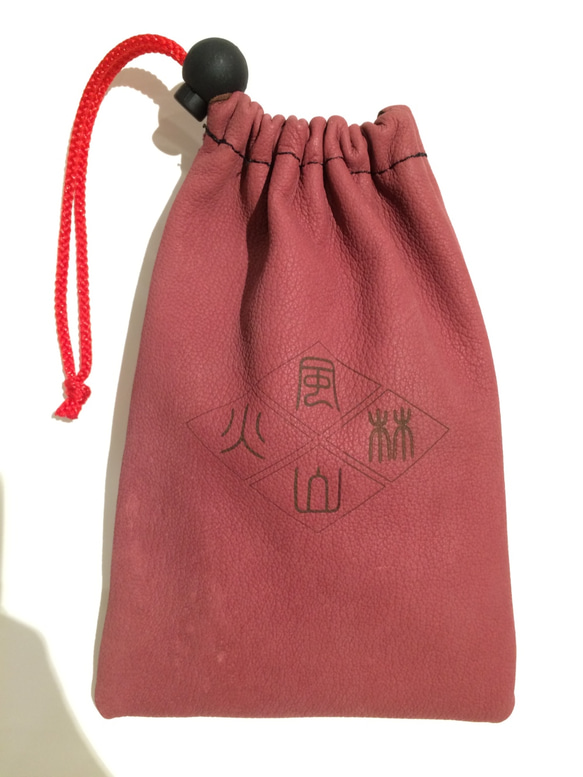 Leather small bag win red 本革 巾着 風林火山 山羊 ワインレッド 1枚目の画像