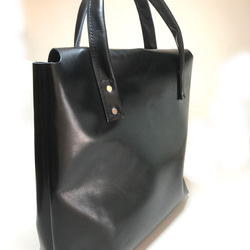 本革トートバッグ  大 黒　底板 鋲付き 自立タイプ　Black leather tote bag self stand 2枚目の画像