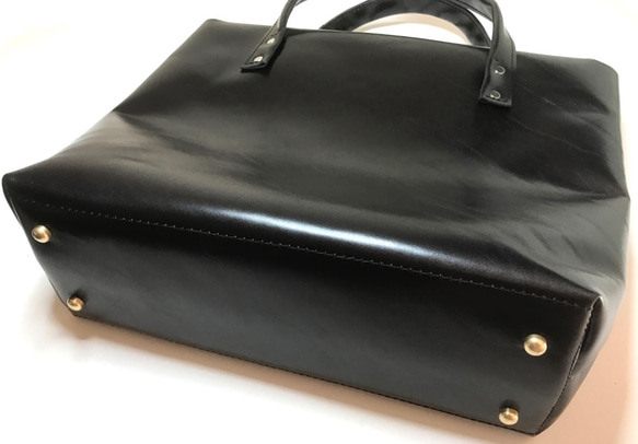 本革トートバッグ  大 黒　底板 鋲付き 自立タイプ　Black leather tote bag self stand 3枚目の画像