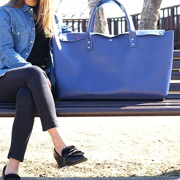 本革トートバッグ　特大  ダークブルー　Dark blue leather Mega tote bag 5枚目の画像