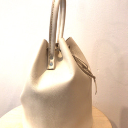 本革バケットバッグ　オフホワイト　Bucket bag off white leather 2枚目の画像
