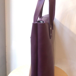 本革トートバッグ 中　ナス色 　Egg plant color  leather  tote back 3枚目の画像