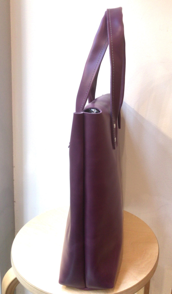 本革トートバッグ 中　ナス色 　Egg plant color  leather  tote back 3枚目の画像