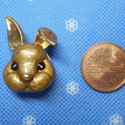 帯留め・耳折れウサギ（ゴールド） 3枚目の画像