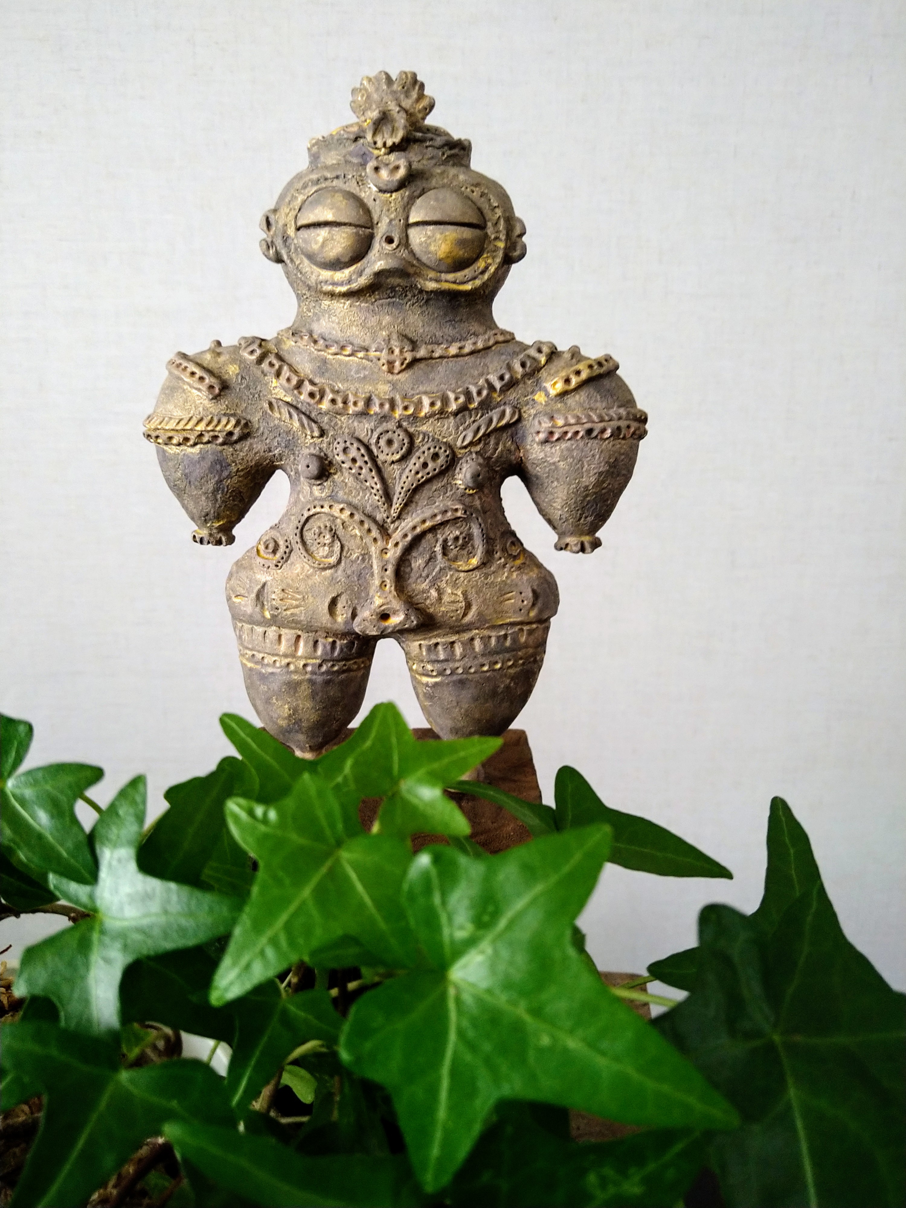 【中古】 形象（かたち）なきものを 生の祈りの現出としての「彫ること」もしくは「奏でる/土曜美術社出版販売/新哲実 中古】 形象（かたち）なきものを 生の祈りの現出としての「彫る