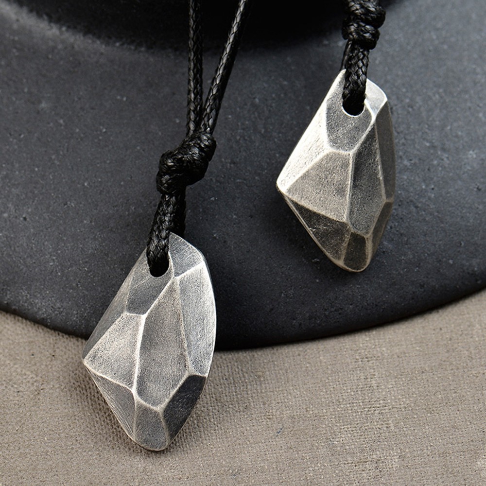 純銀製のレトロな不規則な男性と女性のカップルのペンダントシンプルなトレンドの男性と女性の友人のための苦しめられたネックレ