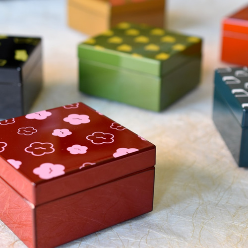 うるしこはこ 梅 漆塗りの小箱 漆器の小物入れ お椀・ボウル・鉢