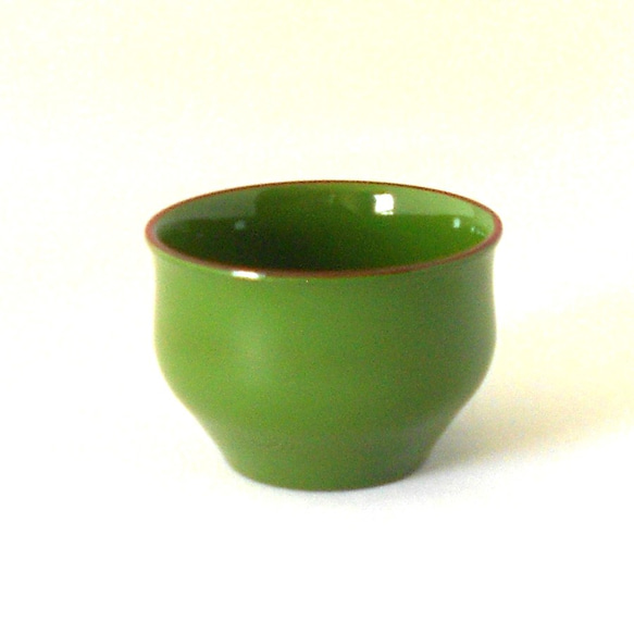 IRO-IRO 酒カップ 苔（緑） 漆塗り（盃/酒杯/ぐい呑み） 1枚目の画像